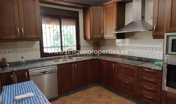Resale - Villa -
Huescar
