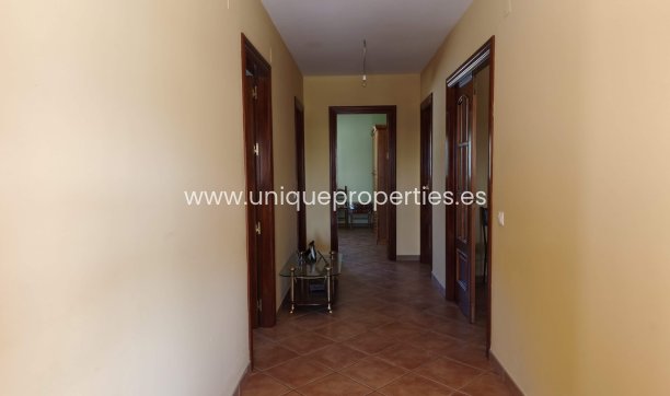 Resale - Villa -
Huescar