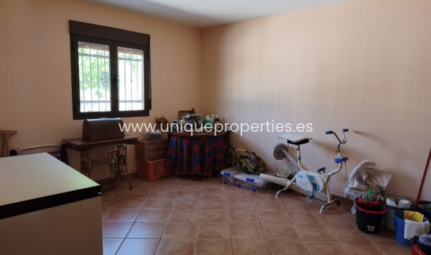Resale - Villa -
Huescar