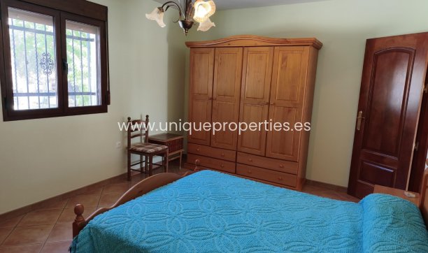 Resale - Villa -
Huescar