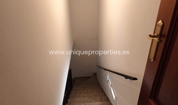 Resale - Villa -
Huescar