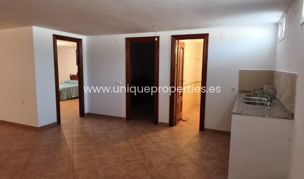 Resale - Villa -
Huescar