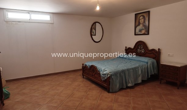 Resale - Villa -
Huescar