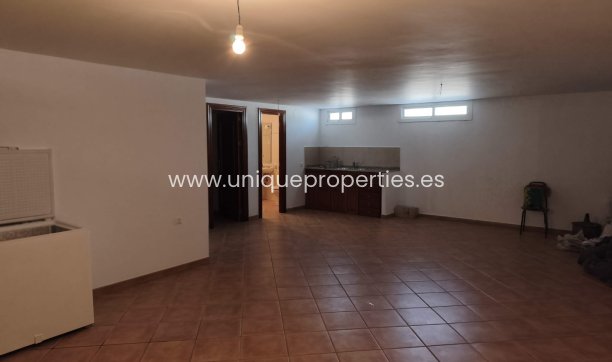 Resale - Villa -
Huescar