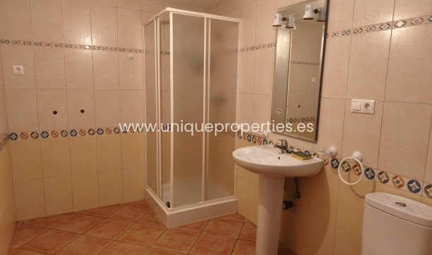 Resale - Villa -
Huescar