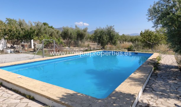Resale - Villa -
Huescar
