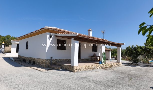 Resale - Villa -
Huescar