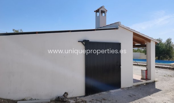 Resale - Villa -
Huescar