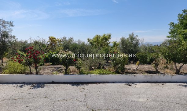 Resale - Villa -
Huescar