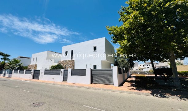 Resale - Villa -
San Pedro del Pinatar - Lo pagan