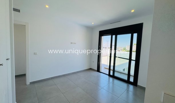 Resale - Villa -
San Pedro del Pinatar - Lo pagan