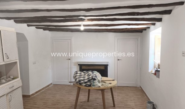 Herverkoop - Village House -
Castril