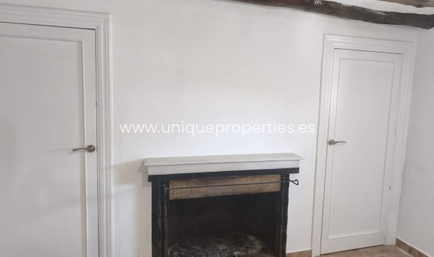 Herverkoop - Village House -
Castril