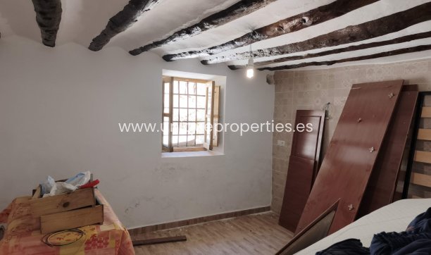 Herverkoop - Village House -
Castril
