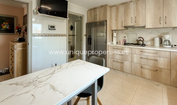 Reventa - House -
CATRAL - Catral