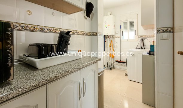 Reventa - House -
CATRAL - Catral