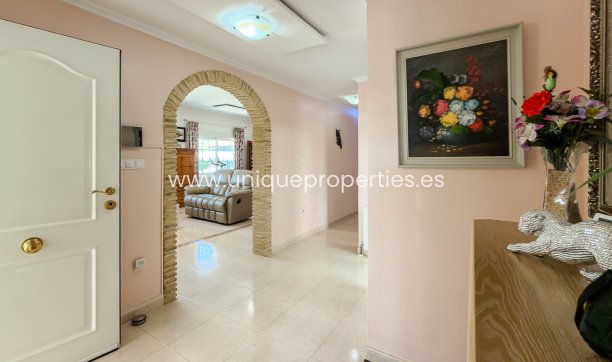 Reventa - House -
CATRAL - Catral