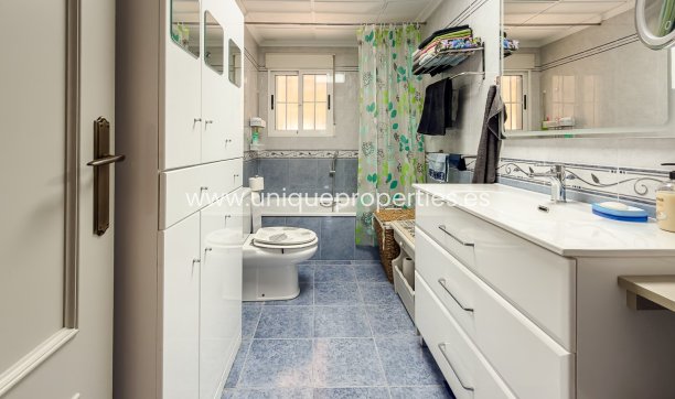 Reventa - House -
CATRAL - Catral