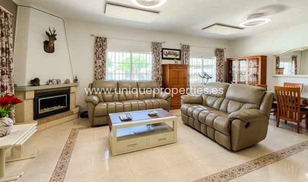 Reventa - House -
CATRAL - Catral