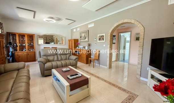 Reventa - House -
CATRAL - Catral