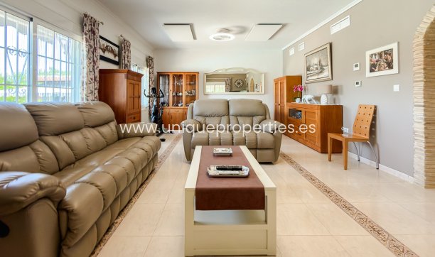 Reventa - House -
CATRAL - Catral