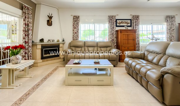 Reventa - House -
CATRAL - Catral