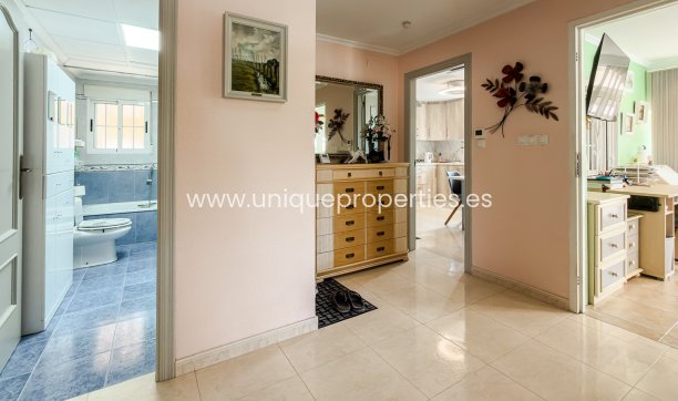 Reventa - House -
CATRAL - Catral