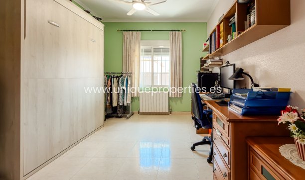 Reventa - House -
CATRAL - Catral