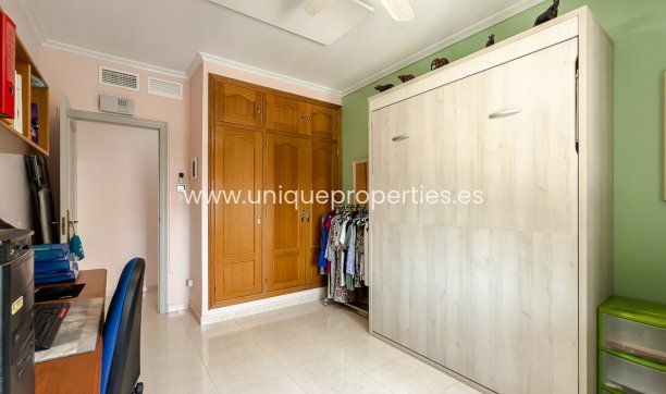 Reventa - House -
CATRAL - Catral