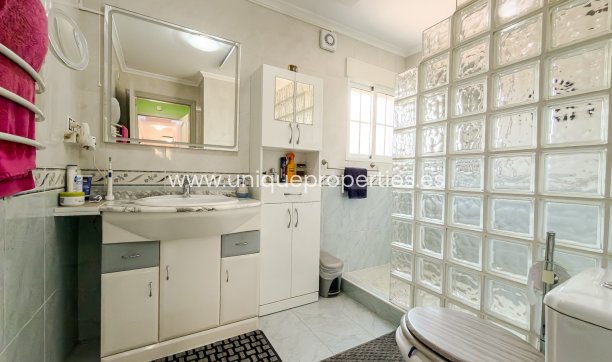 Reventa - House -
CATRAL - Catral