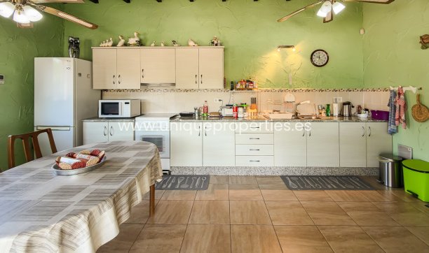 Reventa - House -
CATRAL - Catral