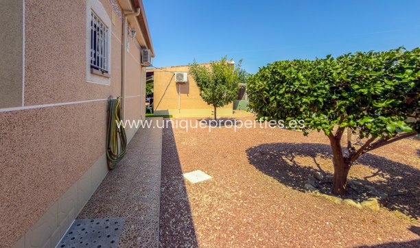 Reventa - House -
CATRAL - Catral