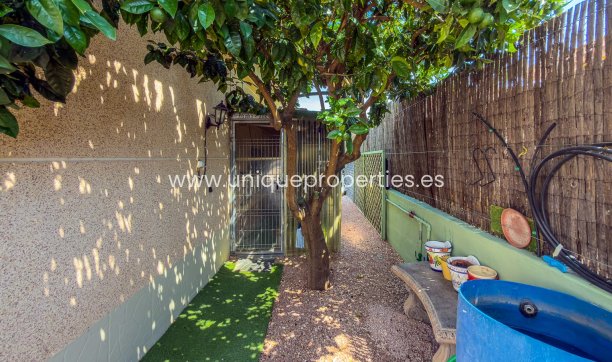Reventa - House -
CATRAL - Catral