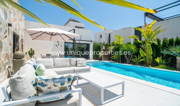 Resale - Villa -
Algorfa - La Finca Golf