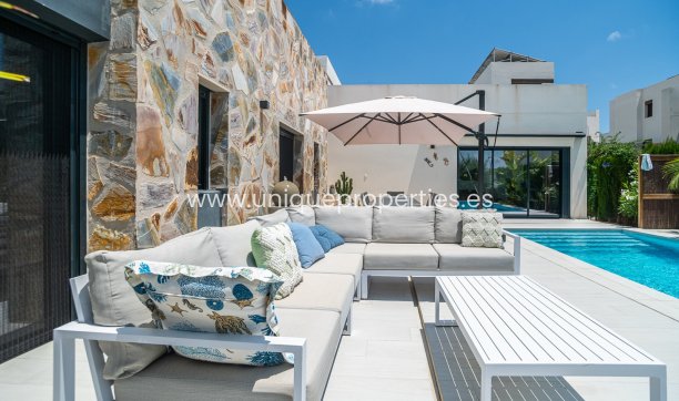 Resale - Villa -
Algorfa - La Finca Golf