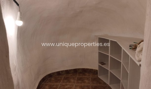 Resale - Cave House -
Huescar