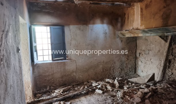 Herverkoop - Cortijo -
Castril
