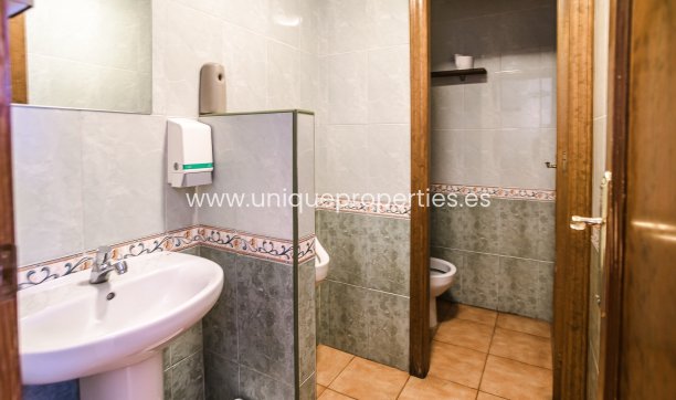 Resale - Commercial Property -
Torrevieja - La Veleta