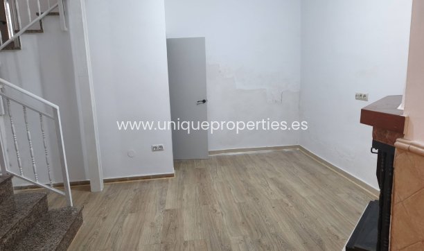 Herverkoop - Village House -
Somontin