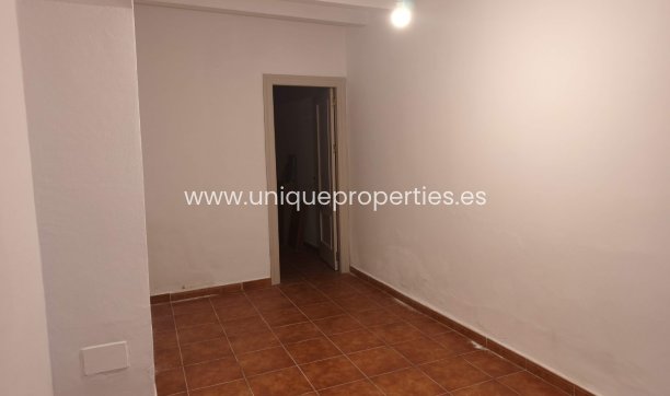 Herverkoop - Village House -
Somontin