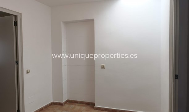 Herverkoop - Village House -
Somontin