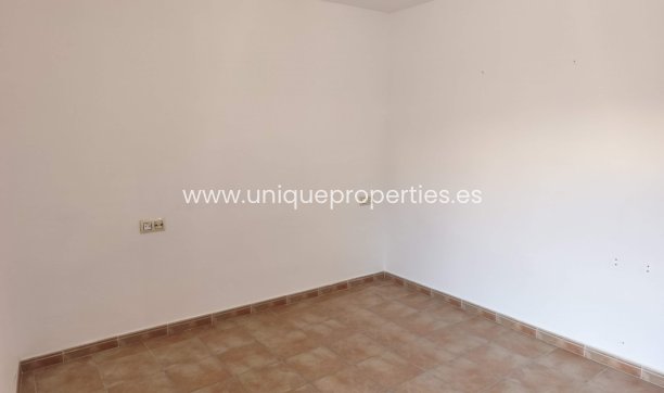 Herverkoop - Village House -
Somontin