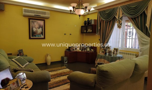 Resale - Villa -
Castril