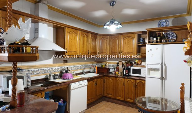 Resale - Villa -
Castril