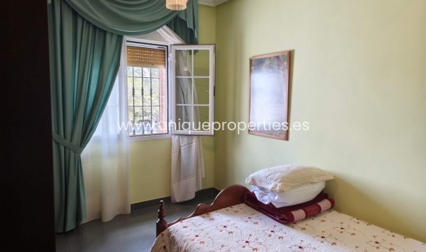 Resale - Villa -
Castril