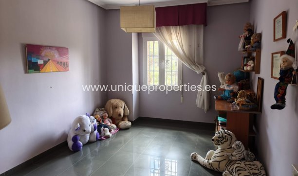 Resale - Villa -
Castril