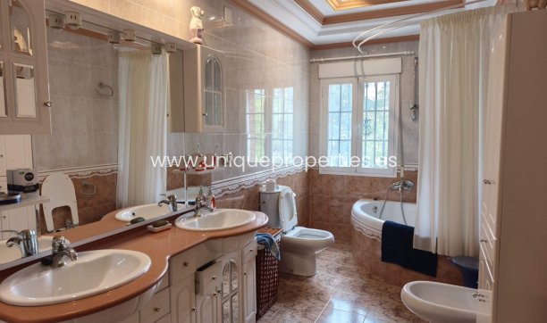 Resale - Villa -
Castril