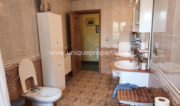 Resale - Villa -
Castril