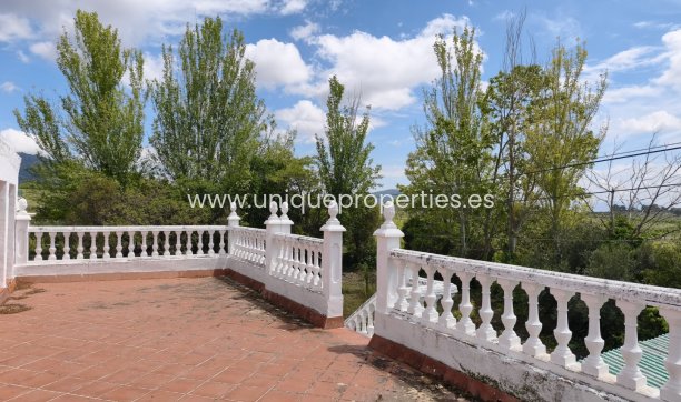 Resale - Villa -
Castril