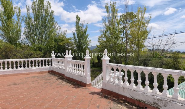 Resale - Villa -
Castril